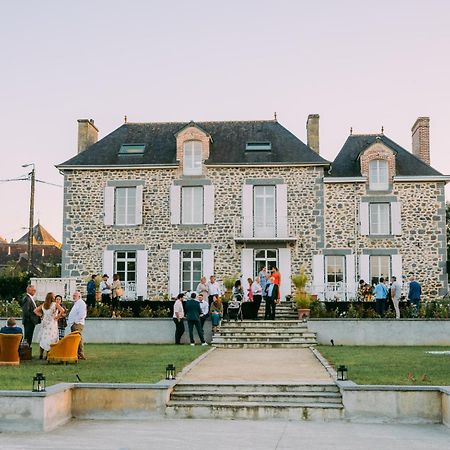 Domaine Les Jardins Darsene Acomodação com café da manhã Tinténiac Exterior foto