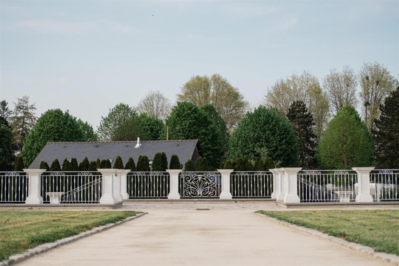 Domaine Les Jardins Darsene Acomodação com café da manhã Tinténiac Exterior foto