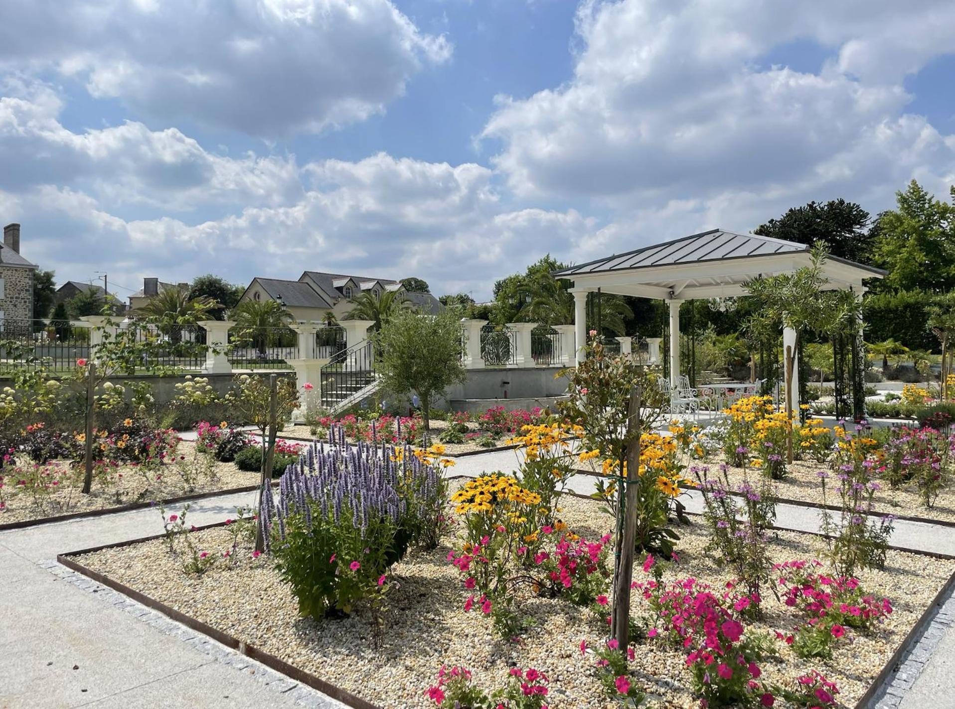 Domaine Les Jardins Darsene Acomodação com café da manhã Tinténiac Exterior foto